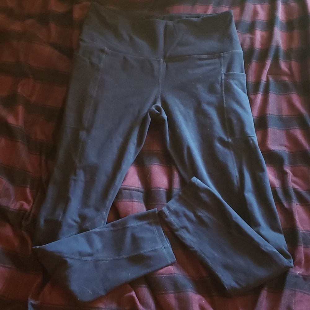 Black athletic leggings with pockets